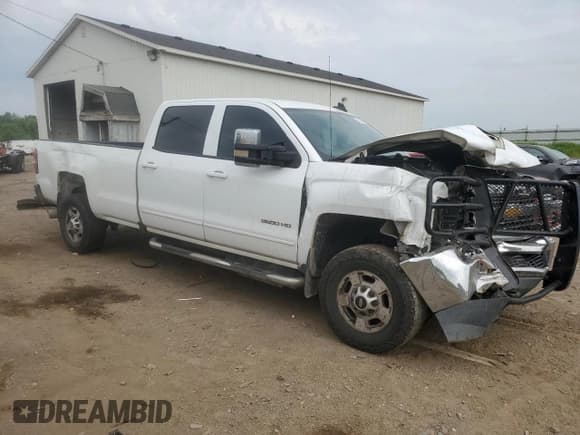 ✅ 2017 Chevrolet Silverado 2500HD LT • VIN: 1GC1KVEY8HF123256 • Lot: 61423985. Wystawiony na Copart z przebiegiem 227 215 mil. Bezpłatny archiwum sprzedaży aukcyjnych z USA i szczegółowy raport historii pojazdu na DreamBid. Zdjęcie 4.