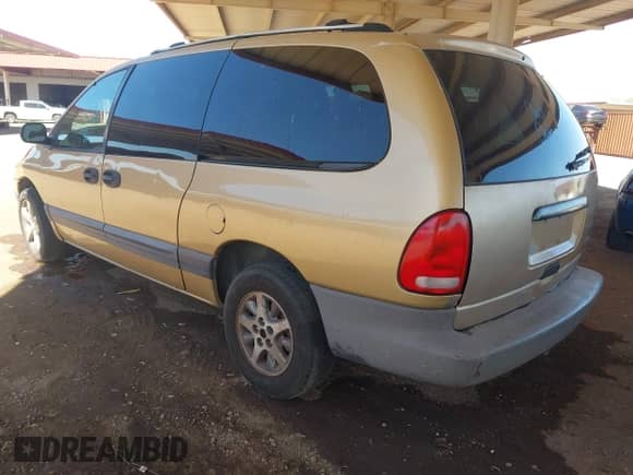 1996 Dodge Caravan SE with VIN 1B4GP44R1TB284139, listed as a IAAI auction lot 42263249 with 264,001 mi miles and . Bid and sale history available at DreamBid. Image 3.