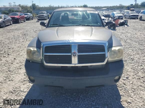 2006 Dodge Dakota SLT с VIN 1D7HE42K96S714075, выставлен на аукционе Copart как лот 75673964 с пробегом 208 571 миль миль и Списание • Salvage title. История ставок и продаж доступна на DreamBid. Изображение 5.