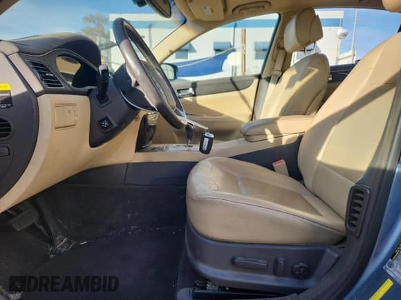 ✅ 2009 Hyundai Genesis • VIN: KMHGC46E69U027172 • Lot: 92566525. Listed on Copart with 121,892 mi. Free auction sales archive from the USA and detailed vehicle history report at DreamBid. Image 7.