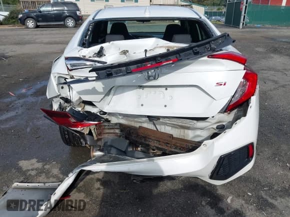 ✅ 2018 Honda Civic Si • VIN: 2HGFC1E57JH705212 • Lot: 43392498. Wystawiony na IAAI z przebiegiem 140 358 mil. Bezpłatny archiwum sprzedaży aukcyjnych z USA i szczegółowy raport historii pojazdu na DreamBid. Zdjęcie 6.