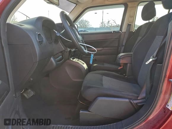 ✅ 2016 Jeep Patriot Sport • VIN: 1C4NJPBBXGD777525 • Lot: 94327315. Listed on Copart with 118,255 mi. Free auction sales archive from the USA and detailed vehicle history report at DreamBid. Image 7.