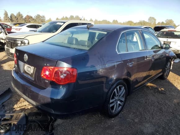 ✅ 2005 Volkswagen Jetta 2.5L • VIN: 3VWDG71K25M644025 • Lot: 76498414. Listed on Copart with 224,966 mi. Free auction sales archive from the USA and detailed vehicle history report at DreamBid. Image 3.