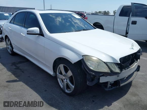 ✅ 2013 Mercedes-Benz E 350 Luxury • VIN: WDDHF5KBXDA701678 • Лот: 43138383. Опубликован ранее на IAAI с пробегом 88 001 миль. Бесплатный доступ к архиву аукционных продаж из США и подробный отчёт об истории автомобиля на DreamBid. Изображение 1.