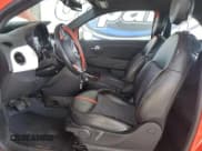 ✅ 2013 FIAT 500e • VIN: 3C3CFFGE7DT751092 • Lot: 54049135. Wystawiony na Copart z przebiegiem 66 997 mil. Bezpłatny archiwum sprzedaży aukcyjnych z USA i szczegółowy raport historii pojazdu na DreamBid. Zdjęcie 7.