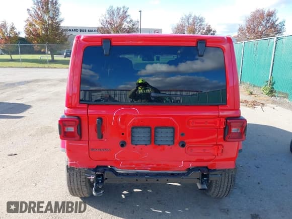 ✅ 2025 Jeep Wrangler Sahara • VIN: 1C4PJXEN5SW568740 • Lot: 43606846. Wystawiony na IAAI z przebiegiem 11 039 mil. Bezpłatny archiwum sprzedaży aukcyjnych z USA i szczegółowy raport historii pojazdu na DreamBid. Zdjęcie 16.