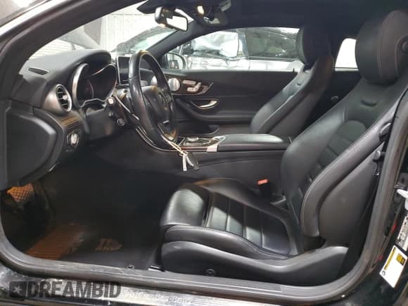 ✅ 2018 Mercedes-Benz C 300 • VIN: WDDWJ4KB7JF676477 • Lot: 93423165. Wystawiony na Copart z przebiegiem 44 612 mil. Bezpłatny archiwum sprzedaży aukcyjnych z USA i szczegółowy raport historii pojazdu na DreamBid. Zdjęcie 7.