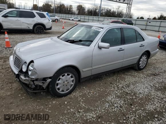 ✅ 1999 Mercedes-Benz E 320 • VIN: WDBJF82H4XX023995 • Lot: 92466845. Wystawiony na Copart z przebiegiem 184 682 mil. Bezpłatny archiwum sprzedaży aukcyjnych z USA i szczegółowy raport historii pojazdu na DreamBid. Zdjęcie 1.