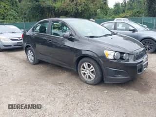 2016 Chevrolet Sonic LT z VIN 1G1JC5SG5G4124229, wystawiony jako IAAI lot #43302978 z przebiegiem 105 226 mil mil oraz . Historia ofert i sprzedaży dostępna na DreamBid. Obrazek 1.