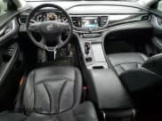 ✅ 2017 Buick LaCrosse Essence • VIN: 1G4ZP5SS0HU146414 • Lot: 86124074. Wystawiony na Copart z przebiegiem 80 855 mil. Bezpłatny archiwum sprzedaży aukcyjnych z USA i szczegółowy raport historii pojazdu na DreamBid. Zdjęcie 8.