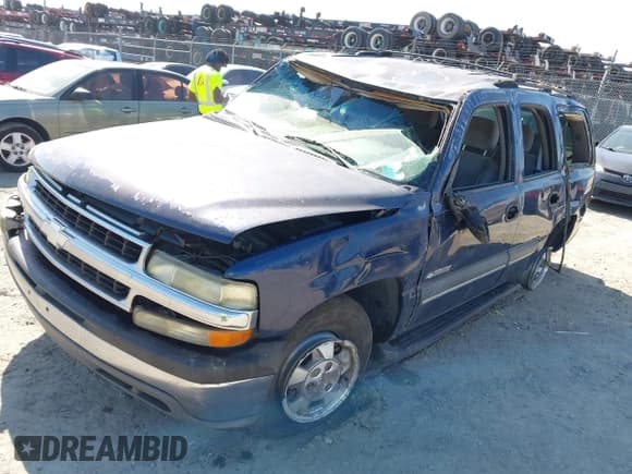 ✅ 2003 Chevrolet Tahoe LT • VIN: 1GNEC13Z13J280286 • Lot: 42010980. Listed on IAAI with Not provided. Free auction sales archive from the USA and detailed vehicle history report at DreamBid. Image 2.