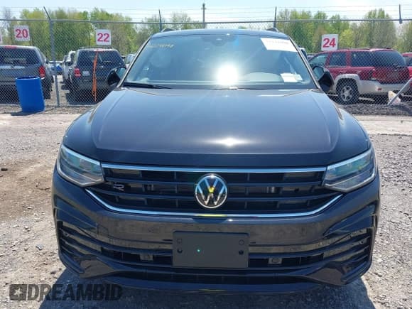 ✅ 2024 Volkswagen Tiguan SE R-Line Black • VIN: 3VV8B7AX8RM217275 • Lot: 42241098. Wystawiony na IAAI z przebiegiem 75 mil. Bezpłatny archiwum sprzedaży aukcyjnych z USA i szczegółowy raport historii pojazdu na DreamBid. Zdjęcie 12.