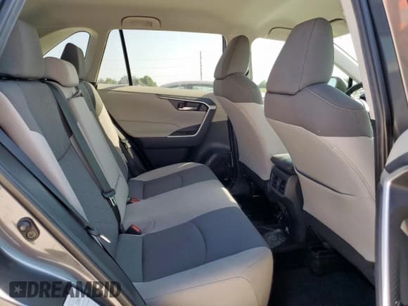 ✅ 2021 Toyota RAV4 XLE • VIN: 2T3W1RFVXMC129655 • Lot: 80180755. Listed on Copart with 68,553 mi. Free auction sales archive from the USA and detailed vehicle history report at DreamBid. Image 11.
