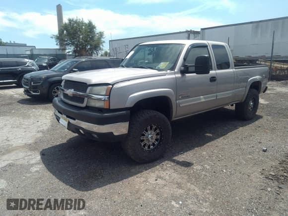 ✅ 2004 Chevrolet Silverado 2500HD LS • VIN: 1GCHK29224E249020 • Лот: 39827827. Опубликован ранее на IAAI с пробегом 266 564 миль. Бесплатный доступ к архиву аукционных продаж из США и подробный отчёт об истории автомобиля на DreamBid. Изображение 2.