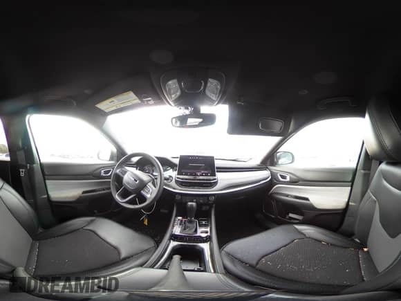 2024 Jeep Compass Latitude z VIN 3C4NJDBN2RT100510, wystawiony jako IAAI lot #43605089 z przebiegiem 53 687 mil mil oraz . Historia ofert i sprzedaży dostępna na DreamBid. Obrazek 18.