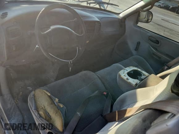 ✅ 2002 Ford F-150 XL • VIN: 1FTRX17W72KA30199 • Lot: 92919805. Wystawiony na Copart z przebiegiem Nie podano. Bezpłatny archiwum sprzedaży aukcyjnych z USA i szczegółowy raport historii pojazdu na DreamBid. Zdjęcie 8.