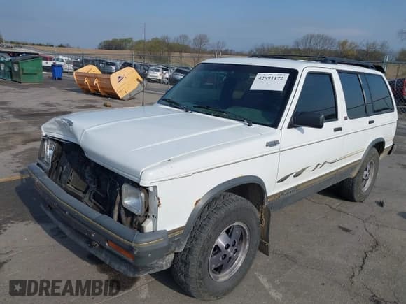✅ 1994 GMC Jimmy SLT • VIN: 1GKDT13W0R2513978 • Лот: 42091172. Опубликован ранее на IAAI с пробегом 115 582 миль. Бесплатный доступ к архиву аукционных продаж из США и подробный отчёт об истории автомобиля на DreamBid. Изображение 17.