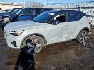 ✅ 2024 Volvo XC40 Ultimate • VIN: YV4ER3XM9R2293627 • Лот: 84847774. Опубликован ранее на Copart с пробегом Не указан. Бесплатный доступ к архиву аукционных продаж из США и подробный отчёт об истории автомобиля на DreamBid. Изображение 1.
