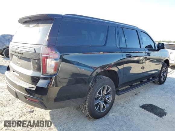 ✅ 2023 Chevrolet Suburban Z71 • VIN: 1GNSKDKD6PR561374 • Lot: 74335624. Wystawiony na Copart z przebiegiem 17 419 mil. Bezpłatny archiwum sprzedaży aukcyjnych z USA i szczegółowy raport historii pojazdu na DreamBid. Zdjęcie 3.