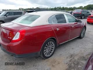 ✅ 2013 Lincoln MKS • VIN: 1LNHL9DKXDG616145 • Lot: 43588176. Wystawiony na IAAI z przebiegiem 139 898 mil. Bezpłatny archiwum sprzedaży aukcyjnych z USA i szczegółowy raport historii pojazdu na DreamBid. Zdjęcie 4.