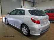 ✅ 2009 Toyota Matrix S • VIN: 2T1KE40E39C010134 • Лот: 93618575. Опубликован ранее на Copart с пробегом 138 107 миль. Бесплатный доступ к архиву аукционных продаж из США и подробный отчёт об истории автомобиля на DreamBid. Изображение 2.