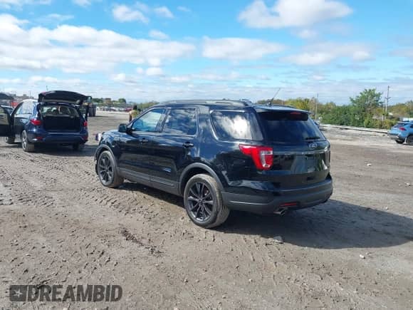 2018 Ford Explorer XLT с VIN 1FM5K7D82JGC89914, выставлен на аукционе IAAI как лот 43425770 с пробегом 73 636 миль миль и . История ставок и продаж доступна на DreamBid. Изображение 3.