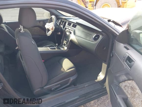 ✅ 2014 Ford Mustang Premium • VIN: 1ZVBP8AM2E5221045 • Lot: 43437691. Listed on IAAI with 127,141 mi. Free auction sales archive from the USA and detailed vehicle history report at DreamBid. Image 5.