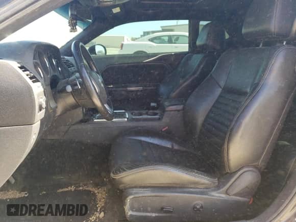 2013 Dodge Challenger R/T Plus z VIN 2C3CDYBT2DH604923, wystawiony jako Copart lot #66301564 z przebiegiem Nie podano mil oraz Szkoda całkowita • Salvage title. Historia ofert i sprzedaży dostępna na DreamBid. Obrazek 7.