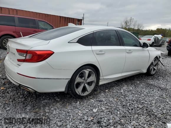 ✅ 2018 Honda Accord Touring • VIN: 1HGCV1F96JA218922 • Лот: 90443565. Опубликован ранее на Copart с пробегом 111 913 миль. Бесплатный доступ к архиву аукционных продаж из США и подробный отчёт об истории автомобиля на DreamBid. Изображение 3.