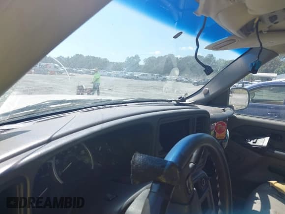 ✅ 2003 Chevrolet Tahoe LS • VIN: 1GNEC13Z93R101977 • Lot: 43299440. Wystawiony na IAAI z przebiegiem 173 016 mil. Bezpłatny archiwum sprzedaży aukcyjnych z USA i szczegółowy raport historii pojazdu na DreamBid. Zdjęcie 5.