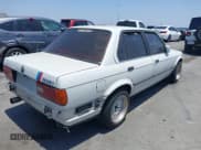 ✅ 1991 BMW 3 Series • VIN: WBAAJ9313MEJ03784 • Lot: 42465564. Wystawiony na IAAI z przebiegiem 207 665 mil. Bezpłatny archiwum sprzedaży aukcyjnych z USA i szczegółowy raport historii pojazdu na DreamBid. Zdjęcie 4.
