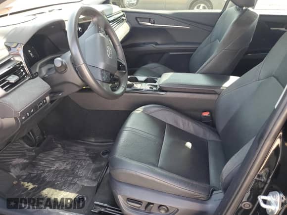 2025 Toyota Camry LE z VIN 4T1DAACK5SU516556, wystawiony jako Copart lot #80105745 z przebiegiem 98 024 mil mil oraz Szkoda całkowita • Salvage title. Historia ofert i sprzedaży dostępna na DreamBid. Obrazek 7.