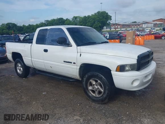 ✅ 2001 Dodge 1500 • VIN: 3B7HC13Y51G702829 • Lot: 42684097. Listed on IAAI with 199,314 mi. Free auction sales archive from the USA and detailed vehicle history report at DreamBid. Image 1.