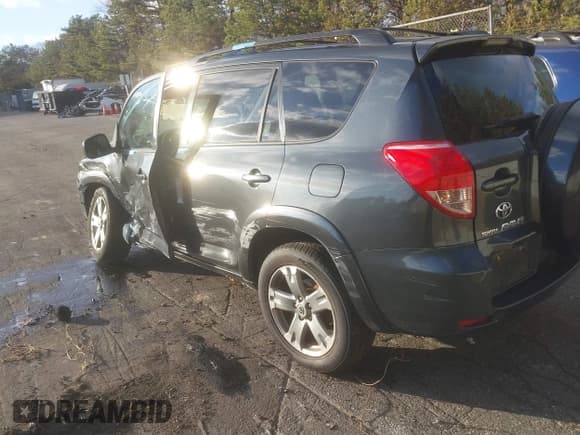 ✅ 2008 Toyota RAV4 Sport • VIN: JTMBK32V585065714 • Lot: 41014206. Listed on IAAI with 200,648 mi. Free auction sales archive from the USA and detailed vehicle history report at DreamBid. Image 3.