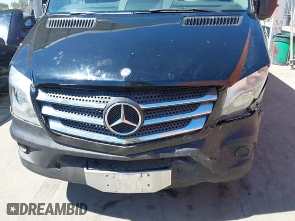 ✅ 2014 Mercedes-Benz Sprinter Passenger • VIN: WDZPE7DC6E5925034 • Лот: 42816182. Опубликован ранее на IAAI с пробегом 311 250 миль. Бесплатный доступ к архиву аукционных продаж из США и подробный отчёт об истории автомобиля на DreamBid. Изображение 6.