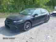 2023 Toyota Camry SE z VIN 4T1G11BKXPU101092, wystawiony jako IAAI lot #42396141 z przebiegiem 22 174 mil mil oraz . Historia ofert i sprzedaży dostępna na DreamBid. Obrazek 2.