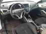 2017 Hyundai Veloster z VIN KMHTC6AD8HU310860, wystawiony jako Copart lot #42170923 z przebiegiem 97 009 mil mil oraz . Historia ofert i sprzedaży dostępna na DreamBid. Obrazek 8.