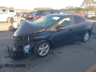 2017 Chevrolet Cruze LT z VIN 1G1BE5SM7H7184081, wystawiony jako IAAI lot #43313426 z przebiegiem 124 422 mil mil oraz . Historia ofert i sprzedaży dostępna na DreamBid. Obrazek 2.