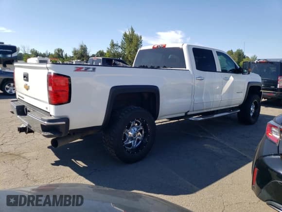 ✅ 2016 Chevrolet Silverado 2500HD LT • VIN: 1GC1KVE89GF221906 • Lot: 62914335. Wystawiony na Copart z przebiegiem 175 806 mil. Bezpłatny archiwum sprzedaży aukcyjnych z USA i szczegółowy raport historii pojazdu na DreamBid. Zdjęcie 3.