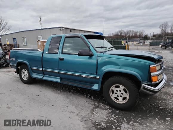 ✅ 1997 Chevrolet Silverado 1500 • VIN: 1GBEK19R4VE163952 • Лот: 93273245. Опубликован ранее на Copart с пробегом 136 497 миль. Бесплатный доступ к архиву аукционных продаж из США и подробный отчёт об истории автомобиля на DreamBid. Изображение 4.