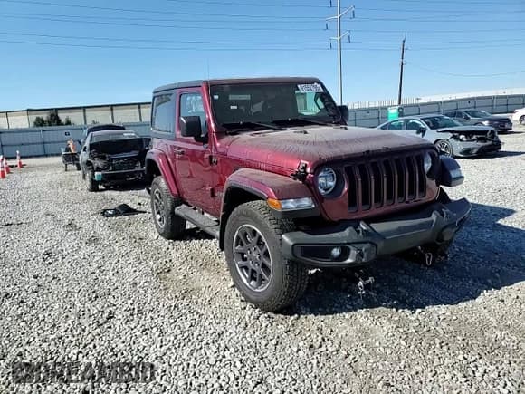 ✅ 2021 Jeep Wrangler Islander • VIN: 1C4GJXAN4MW695763 • Lot: 91552795. Wystawiony na Copart z przebiegiem 60 864 mil. Bezpłatny archiwum sprzedaży aukcyjnych z USA i szczegółowy raport historii pojazdu na DreamBid. Zdjęcie 14.