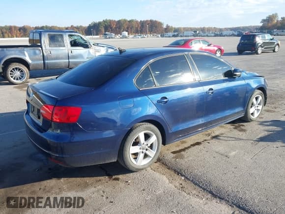 ✅ 2012 Volkswagen Jetta TDI • VIN: 3VWLL7AJ0CM334757 • Лот: 43594326. Опубликован ранее на IAAI с пробегом 80 424 миль. Бесплатный доступ к архиву аукционных продаж из США и подробный отчёт об истории автомобиля на DreamBid. Изображение 4.