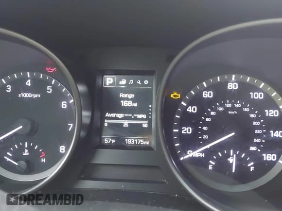 ✅ 2017 Hyundai Santa Fe SE • VIN: KM8SMDHF2HU236582 • Lot: 43593810. Wystawiony na IAAI z przebiegiem 193 175 mil. Bezpłatny archiwum sprzedaży aukcyjnych z USA i szczegółowy raport historii pojazdu na DreamBid. Zdjęcie 7.