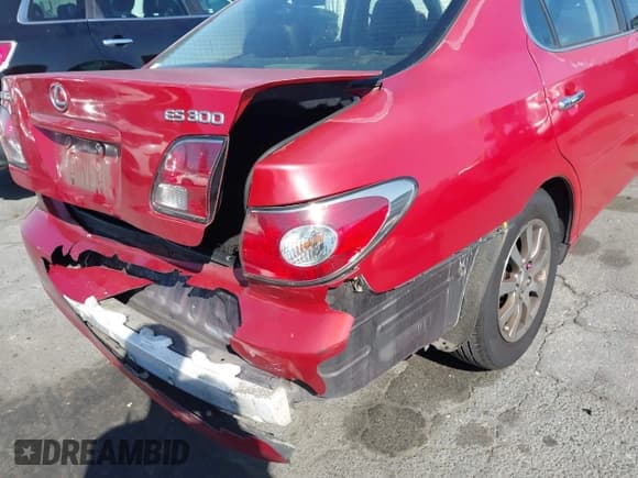 ✅ 2003 Lexus ES 300 • VIN: JTHBF30G536008519 • Lot: 43520436. Wystawiony na IAAI z przebiegiem 284 122 mil. Bezpłatny archiwum sprzedaży aukcyjnych z USA i szczegółowy raport historii pojazdu na DreamBid. Zdjęcie 17.