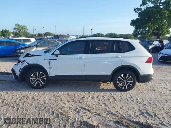 ✅ 2022 Volkswagen Tiguan S • VIN: 3VV1B7AX0NM126321 • Лот: 41939646. Опубликован ранее на IAAI с пробегом 62 309 миль. Бесплатный доступ к архиву аукционных продаж из США и подробный отчёт об истории автомобиля на DreamBid. Изображение 14.