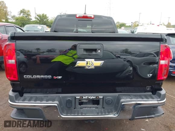 ✅ 2018 Chevrolet Colorado 4WD LT • VIN: 1GCGTCEN7J1307902 • Лот: 43288741. Опубликован ранее на IAAI с пробегом 123 143 миль. Бесплатный доступ к архиву аукционных продаж из США и подробный отчёт об истории автомобиля на DreamBid. Изображение 16.