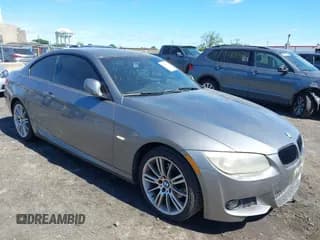 ✅ 2011 BMW 3 Series 328i xDrive • VIN: WBAKF5C52BE517668 • Лот: 42292360. Опубликован ранее на IAAI с пробегом 127 265 миль. Бесплатный доступ к архиву аукционных продаж из США и подробный отчёт об истории автомобиля на DreamBid. Изображение 1.