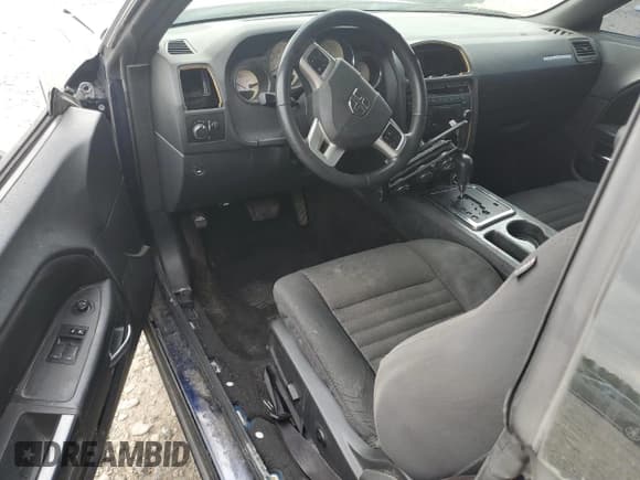 ✅ 2014 Dodge Challenger SXT • VIN: 2C3CDYAG4EH195443 • Lot: 51031734. Wystawiony na Copart z przebiegiem Nie podano. Bezpłatny archiwum sprzedaży aukcyjnych z USA i szczegółowy raport historii pojazdu na DreamBid. Zdjęcie 8.