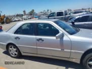 ✅ 2000 Mercedes-Benz C 230/260/280/320 • VIN: WDBHA29G6YA850179 • Лот: 42641333. Опубликован ранее на IAAI с пробегом Не указан. Бесплатный доступ к архиву аукционных продаж из США и подробный отчёт об истории автомобиля на DreamBid. Изображение 13.
