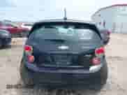 2015 Chevrolet Sonic LT z VIN 1G1JC6SB0F4157826, wystawiony jako IAAI lot #42503574 z przebiegiem 101 437 mil mil oraz . Historia ofert i sprzedaży dostępna na DreamBid. Obrazek 16.